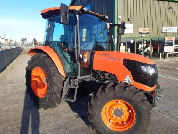 Kubota M4073