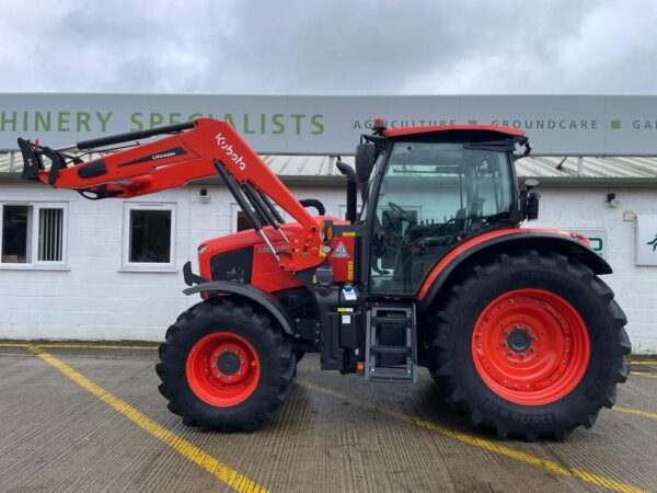 Kubota M6132 with Kubota LK2400 Front Loader