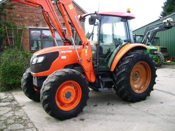 Kubota M9540